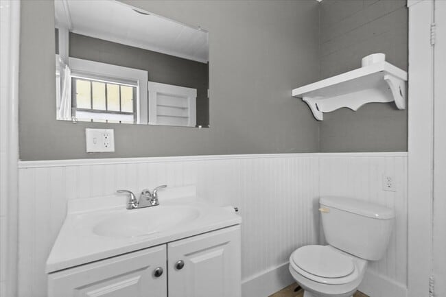 Building Photo - 1144 Canyon Ave