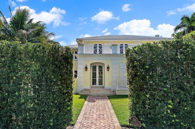 Building Photo - 210 Emerald Ln