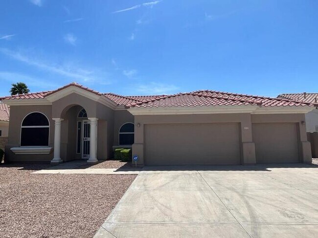 Building Photo - Spacious 4 Beds, 2 Baths Home with POOL in...