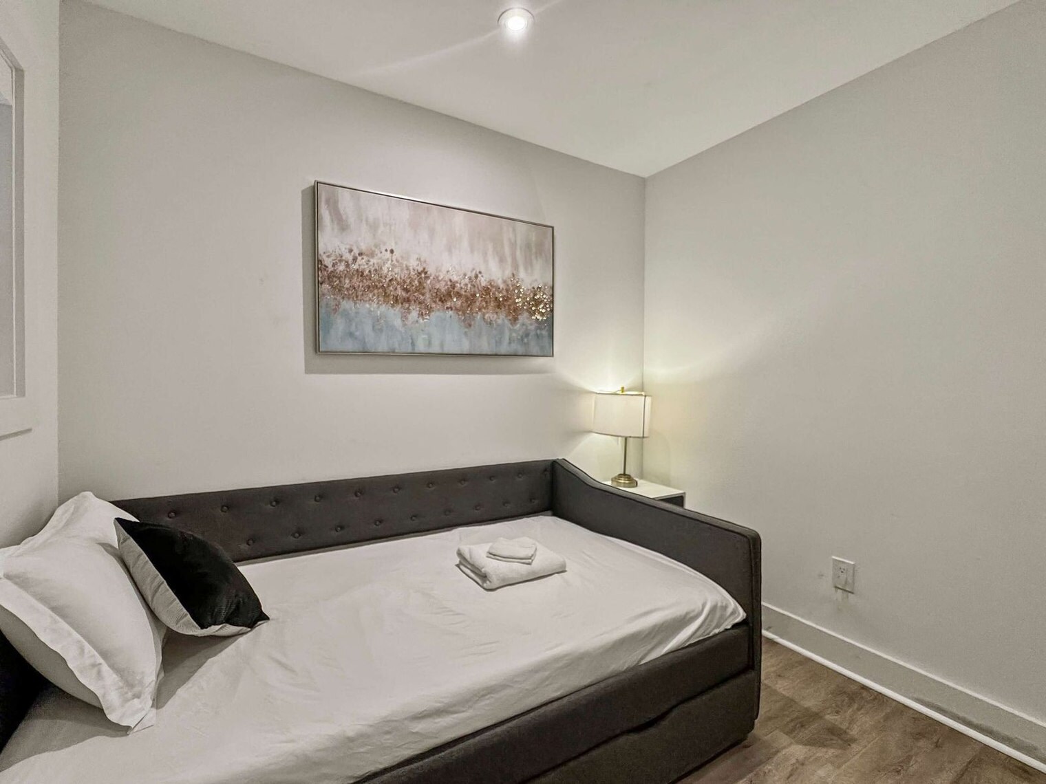 Building Photo - 1731 N Fitzhugh Ave