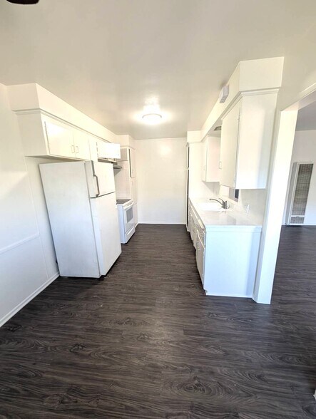 Building Photo - 3694 Redondo Beach Blvd