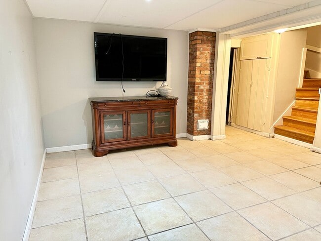 Building Photo - Updated 4 Bedroom House