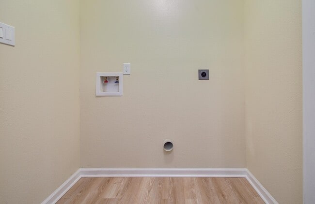 Building Photo - 6510 Cherrydale Dr