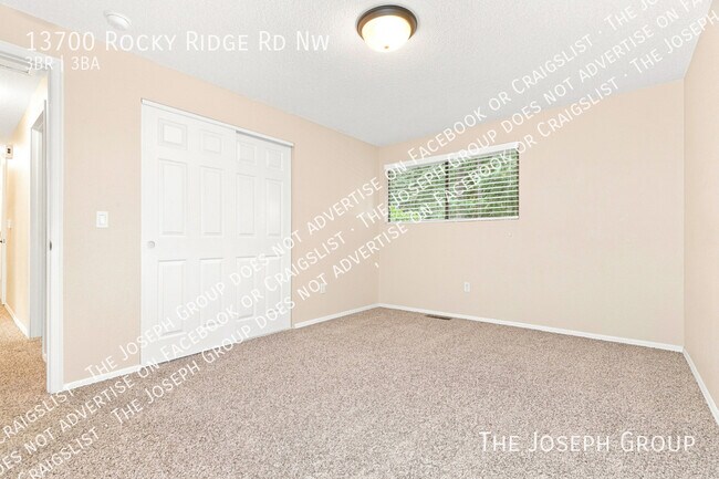 Building Photo - 13700 Rocky Ridge Rd NW