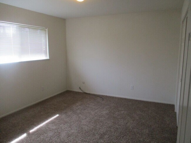 Building Photo - NICE DUPLEX NEAR EASTERN  MARCONI
