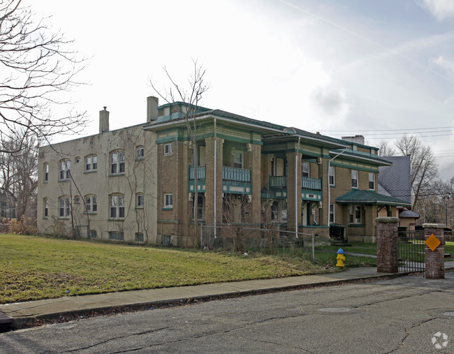 Primary Photo - 900-912 Neal Ave