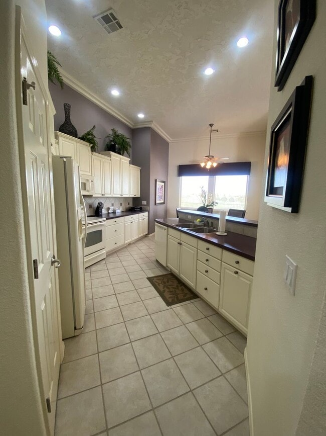 Building Photo - Beautiful Fully Furnished Home for rent in...
