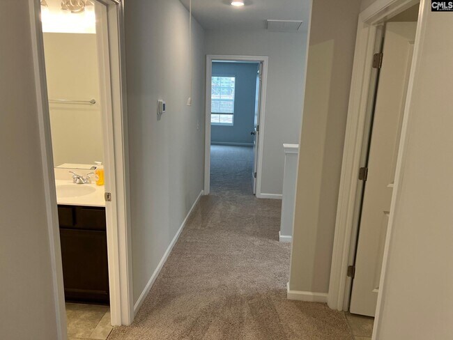 Building Photo - 909 Desert Ln