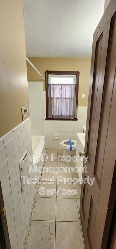 Building Photo - 5120 Clement Ave