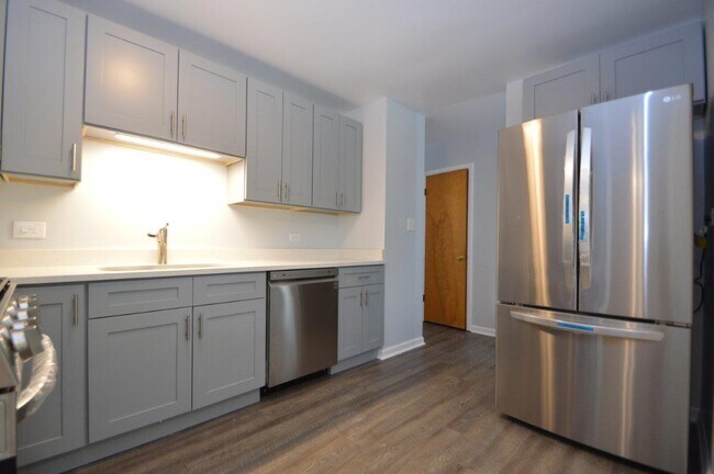 Building Photo - 651 S Stuart Ln