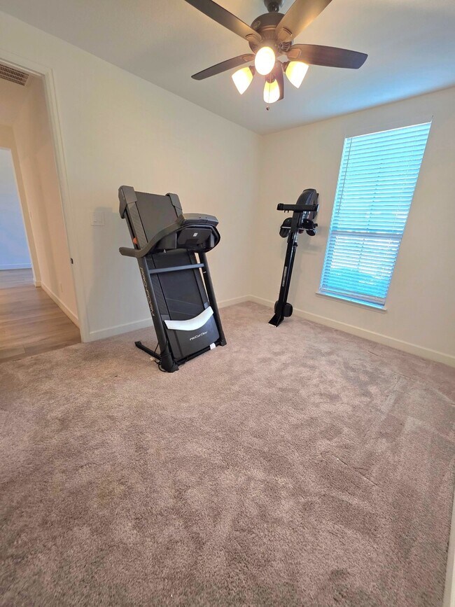 Building Photo - 15365 Legacy Pk Wy