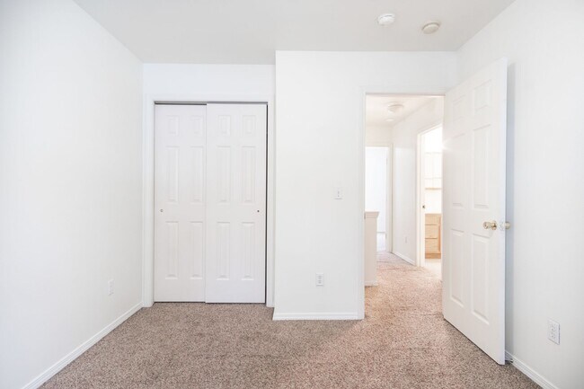 Building Photo - 1020 NE D St