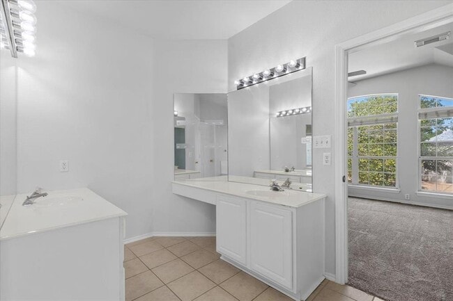 Building Photo - 11217 Jockey Bluff Dr