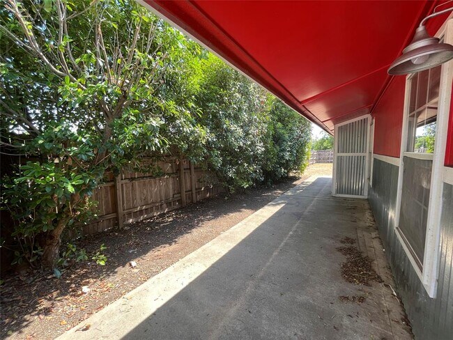 Building Photo - 2201 S Church St