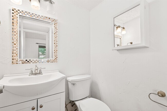 Building Photo - 11677 Village Pl Dr