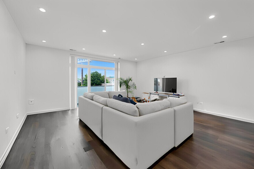 Building Photo - 1921 S Jefferson St