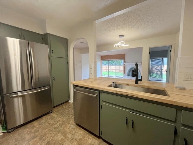 Building Photo - 8702 Dawnridge Cir