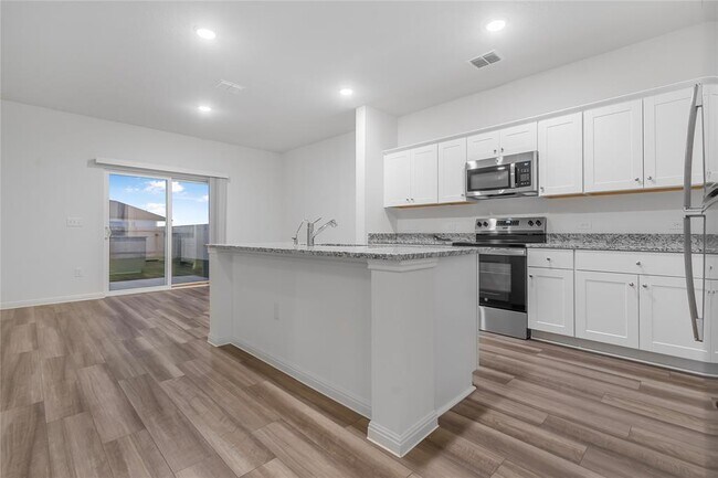 Building Photo - 337 Wedemeyer St