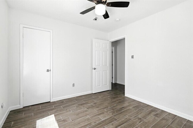 Building Photo - 716 Hargest St