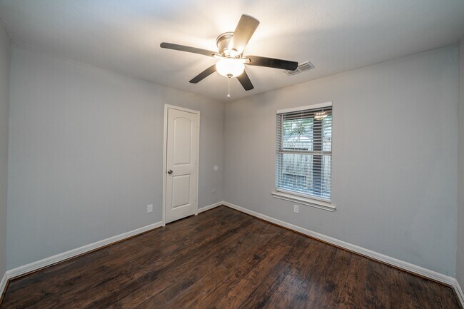 Building Photo - 1907 Ashford Hollow Ln