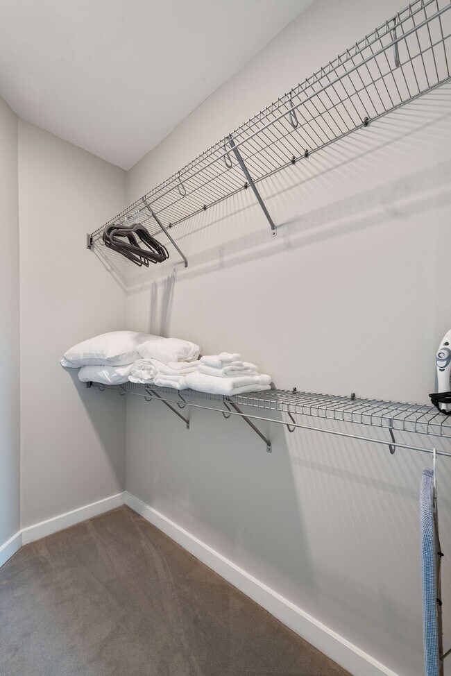 Building Photo - 823 N Clark St