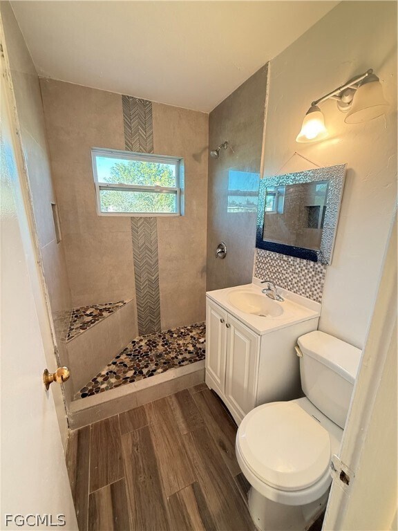 Building Photo - 304 E Jersey Rd