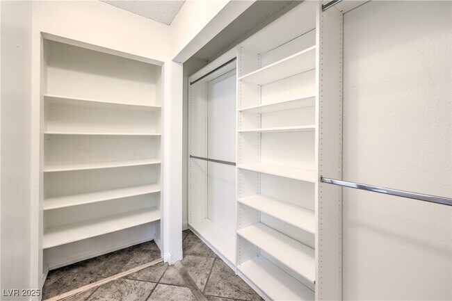 Building Photo - 3151 N Soaring Gulls Dr