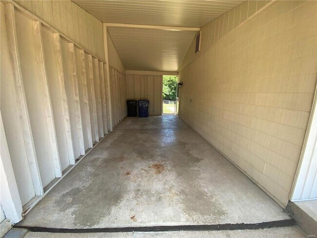 Building Photo - 1849 San Luis Rey Pkwy