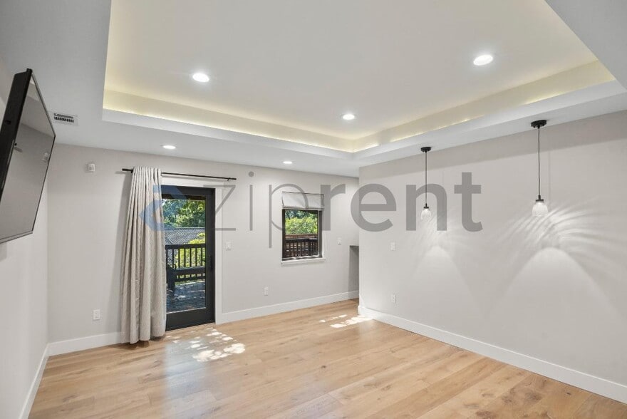 Building Photo - Unit