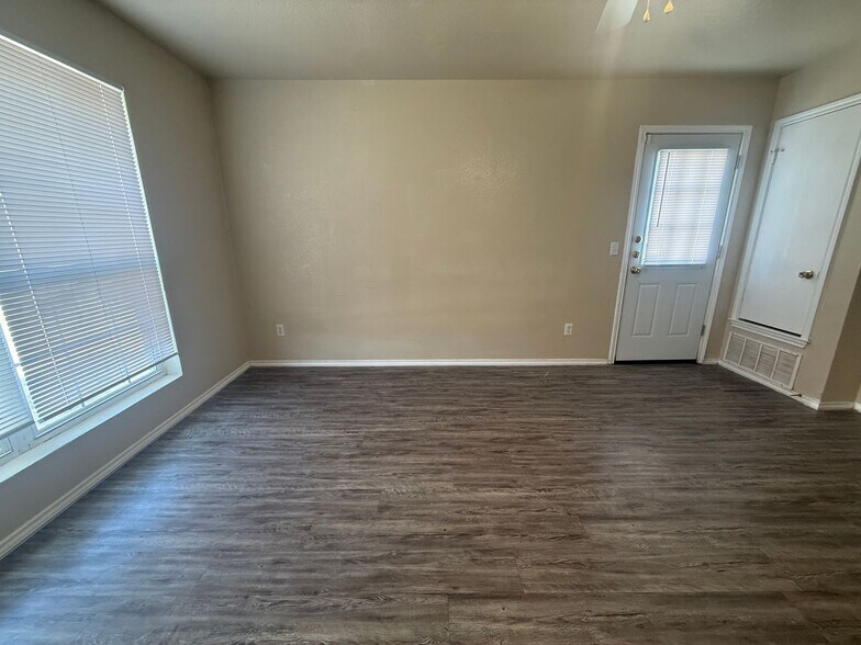 Building Photo - 4000 Doraine Ct