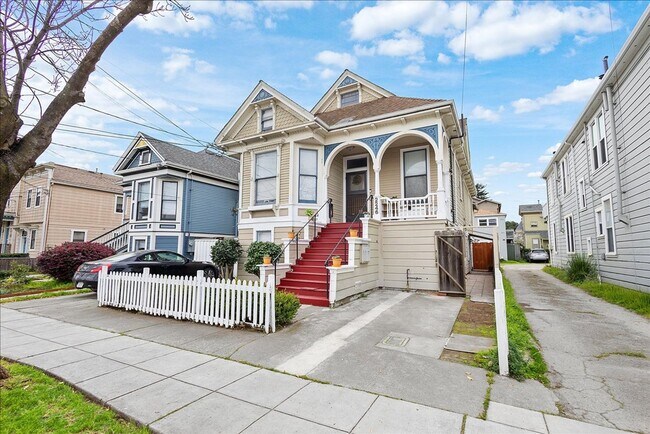 Building Photo - 2246 Encinal Ave