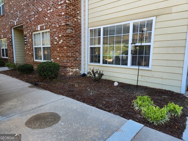 Building Photo - 1015 Holly Dr