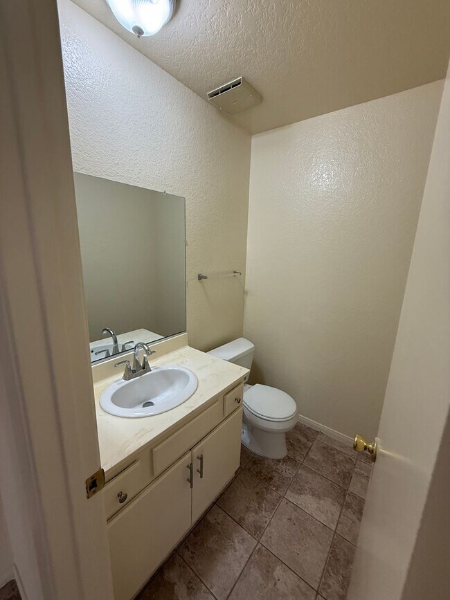Building Photo - R09-011-MF