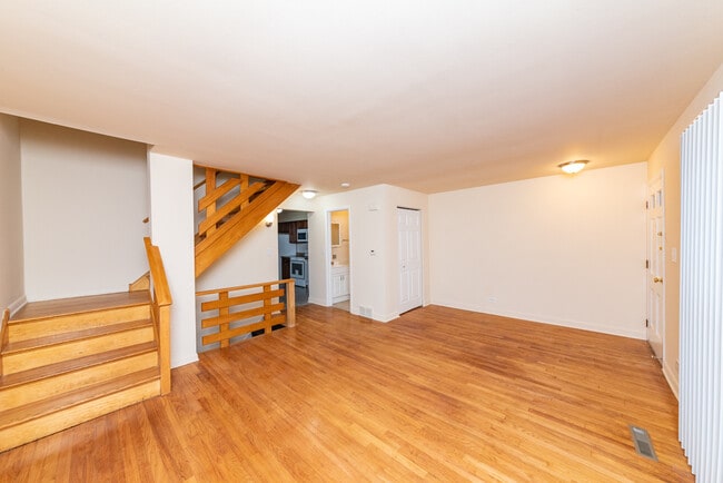 Building Photo - 820 N Milwaukee Ave