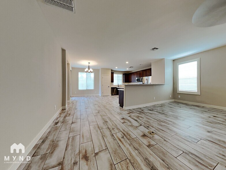 Building Photo - 2639 N Walker Way