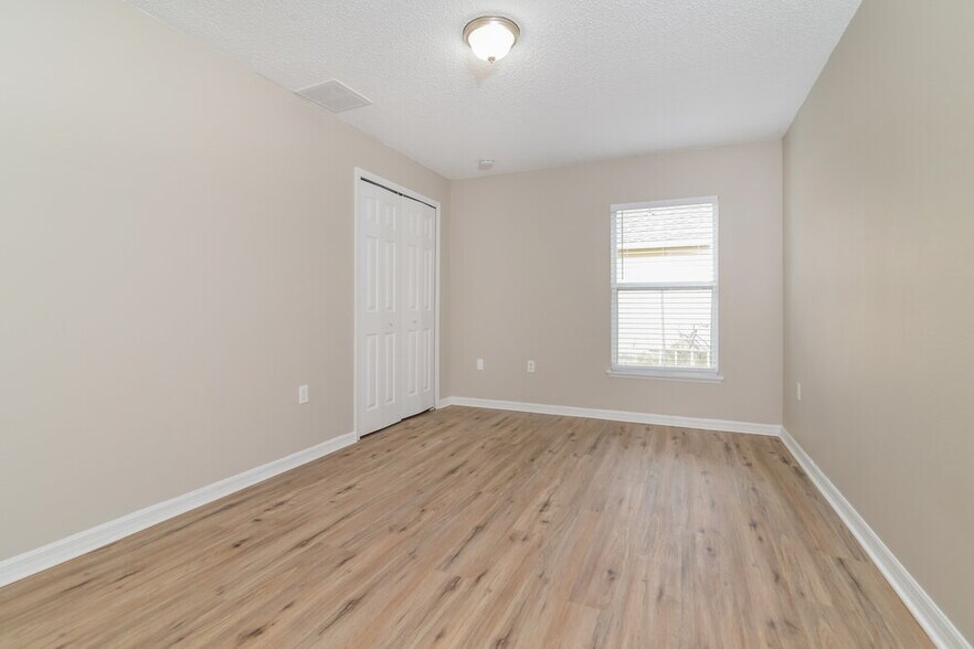 Building Photo - 903 Bonneville Ln