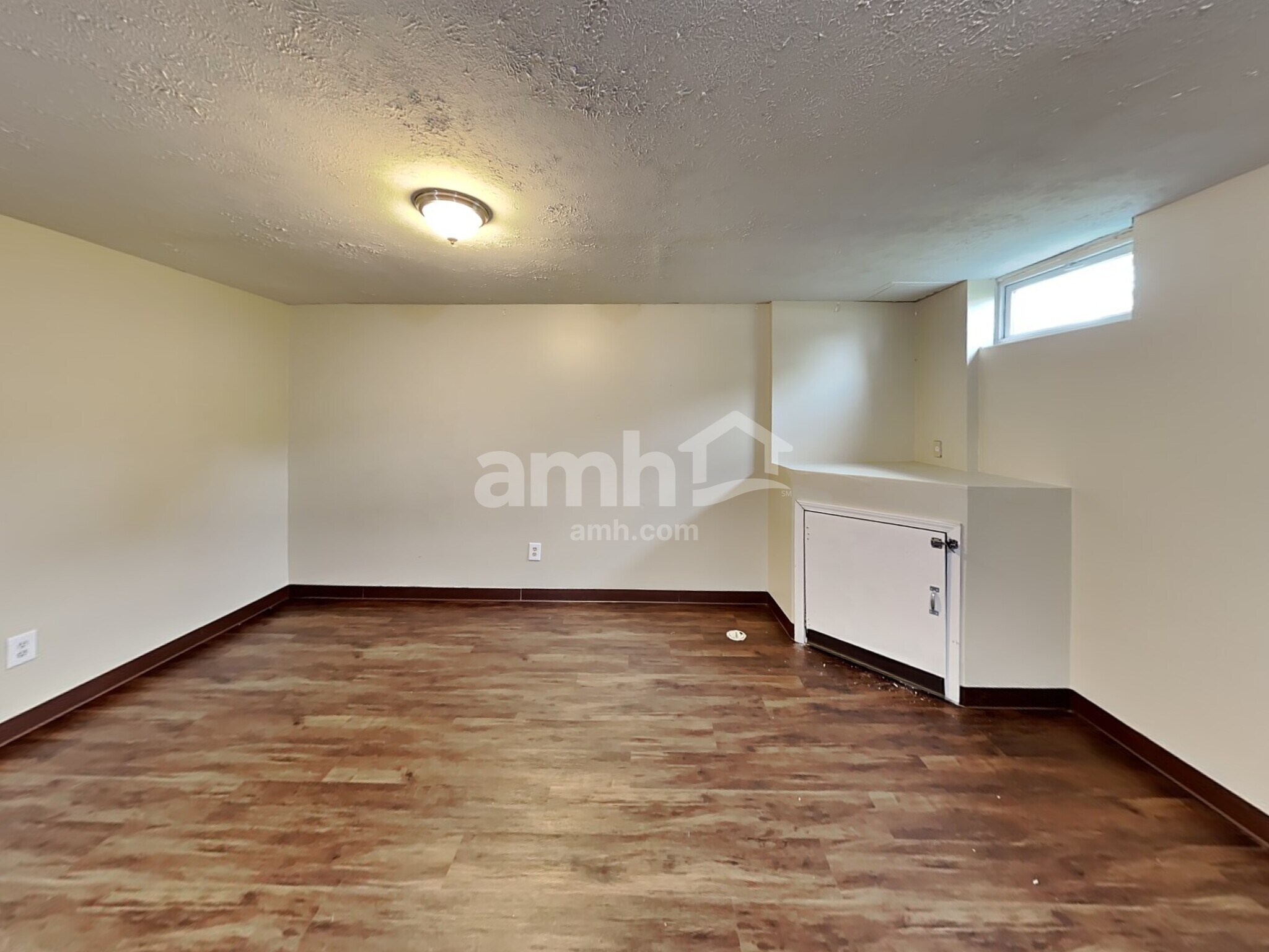 Building Photo - 398 Flat River St
