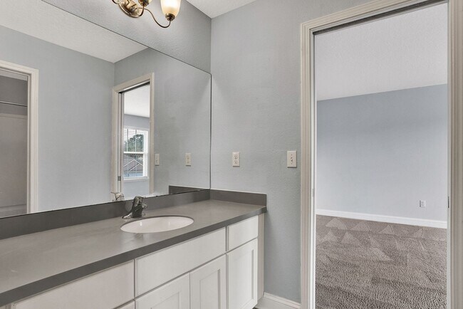 Building Photo - Beautiful 5/4 Home with Over 4k sqft, Fenced in Yard & 3 Car Garage! Pet friendly!