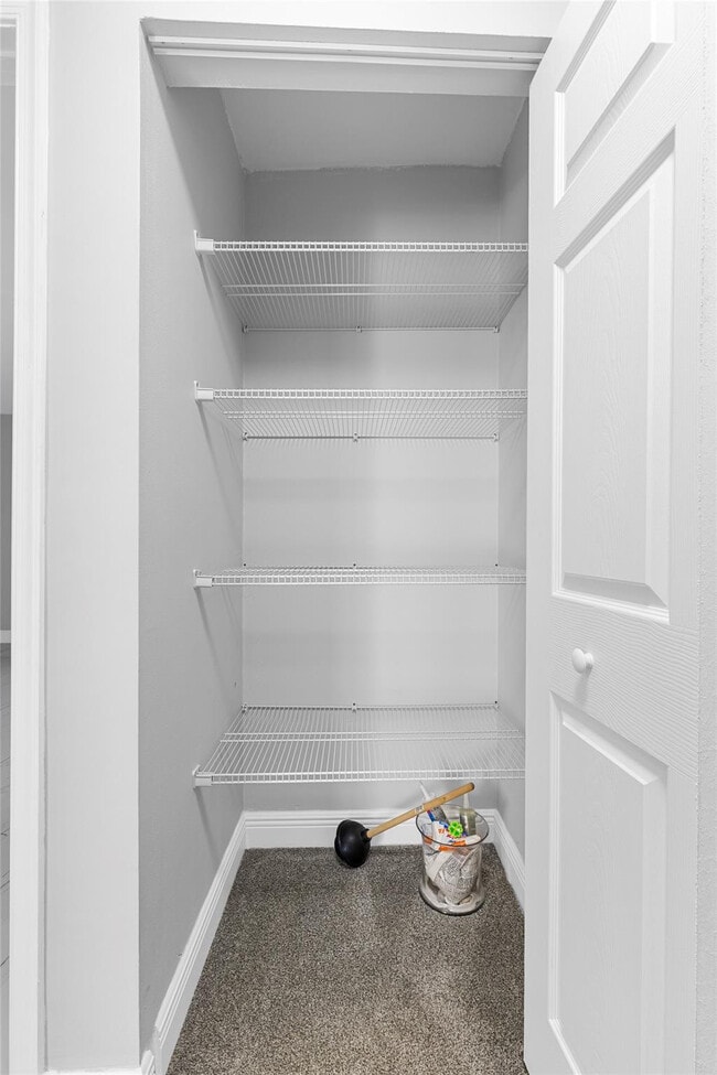 Building Photo - 5925 SW 36th Ct