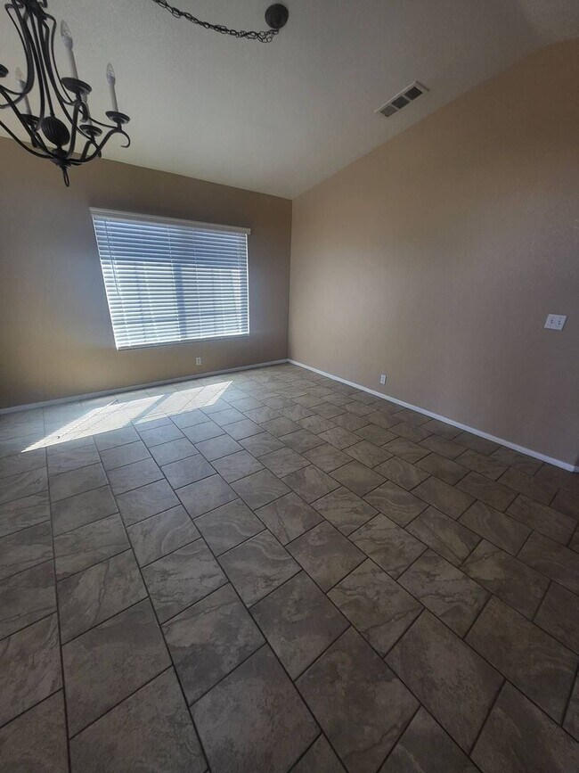 Building Photo - 21247 Chardonnay Dr