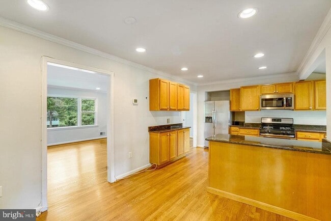 Building Photo - 9821 Hampton Ln