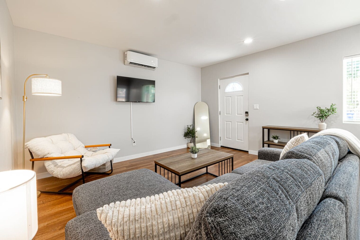 Building Photo - 4349 Oxford St