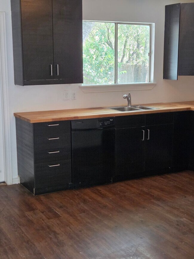 Building Photo - Nice 3 bedroom 1 bath for rent