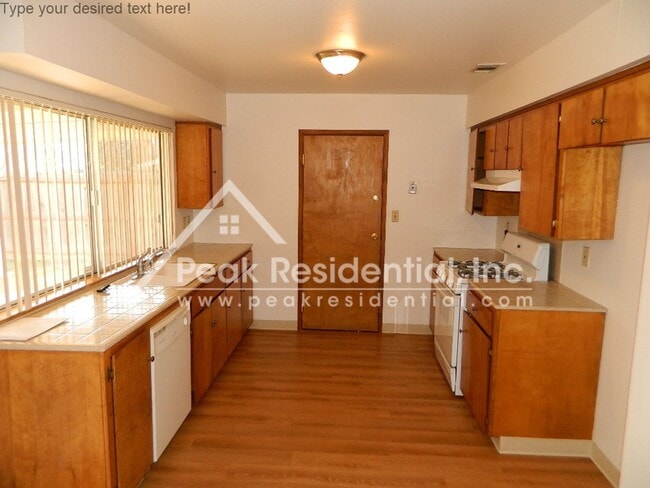Building Photo - Spacious 2bd/2ba Citrus Heights Home with 2 Car Garage