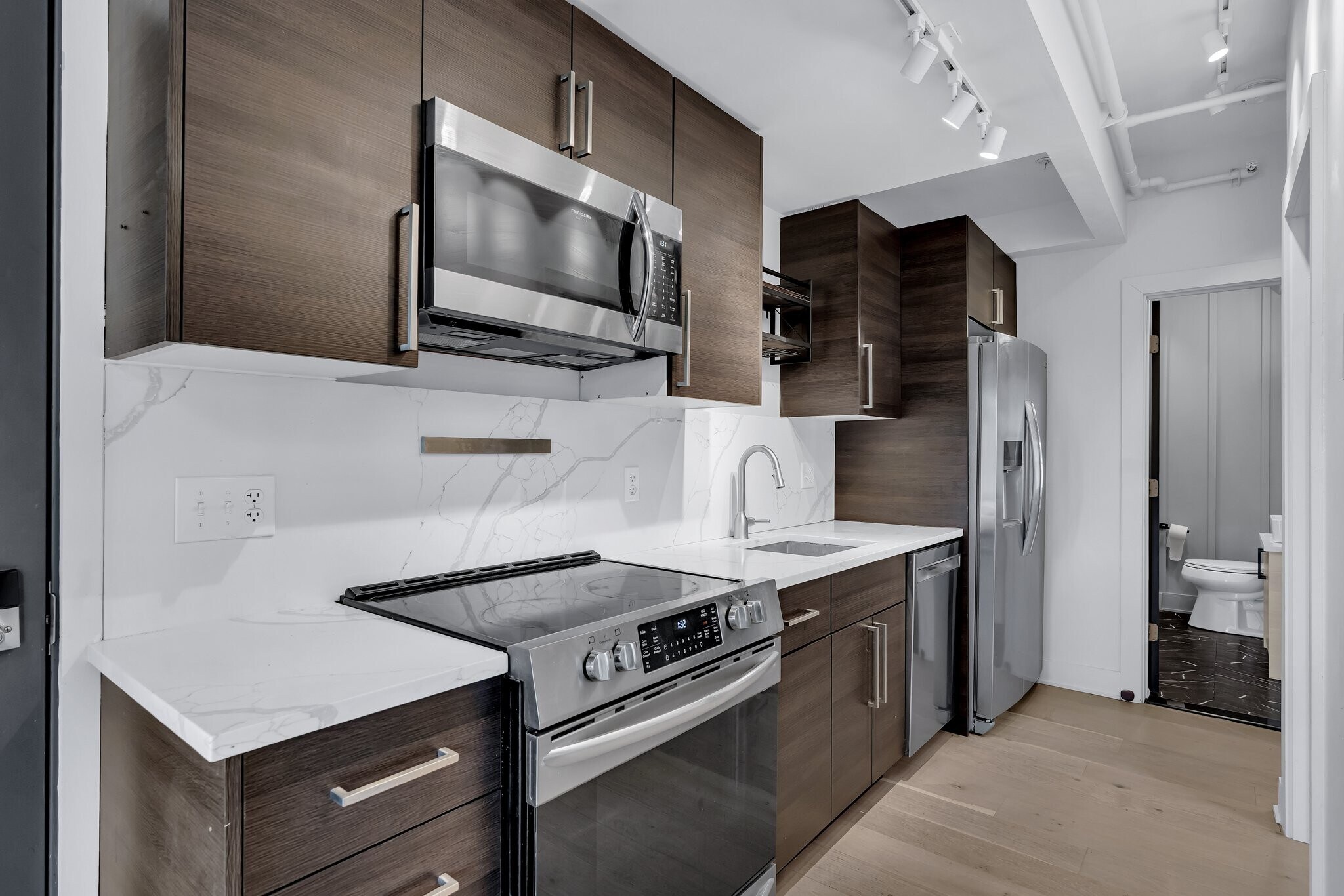 Building Photo - 182 Waterman St