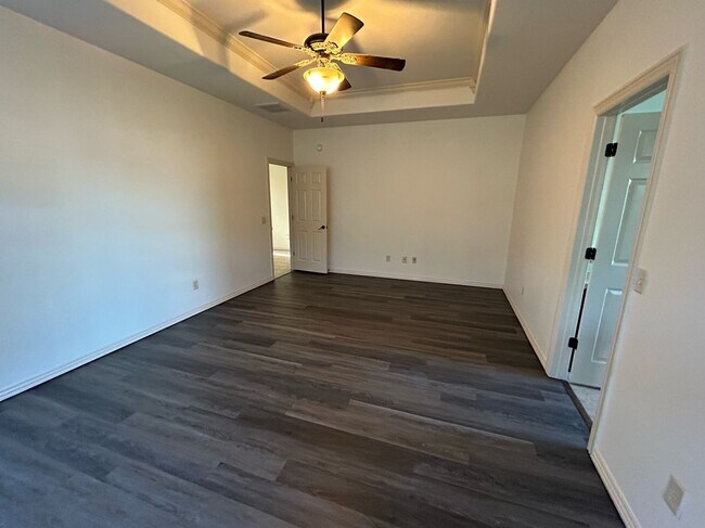 Building Photo - 1909 SW Elington St