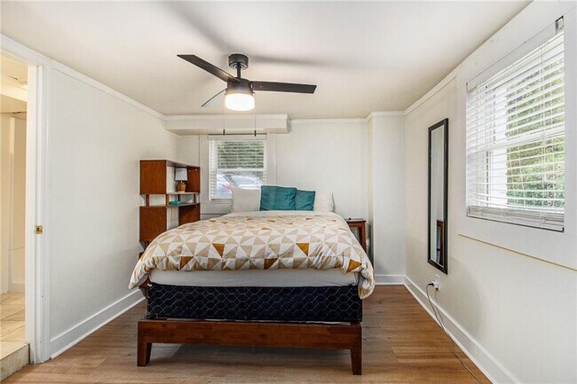 Building Photo - 942 Eulalia Rd NE