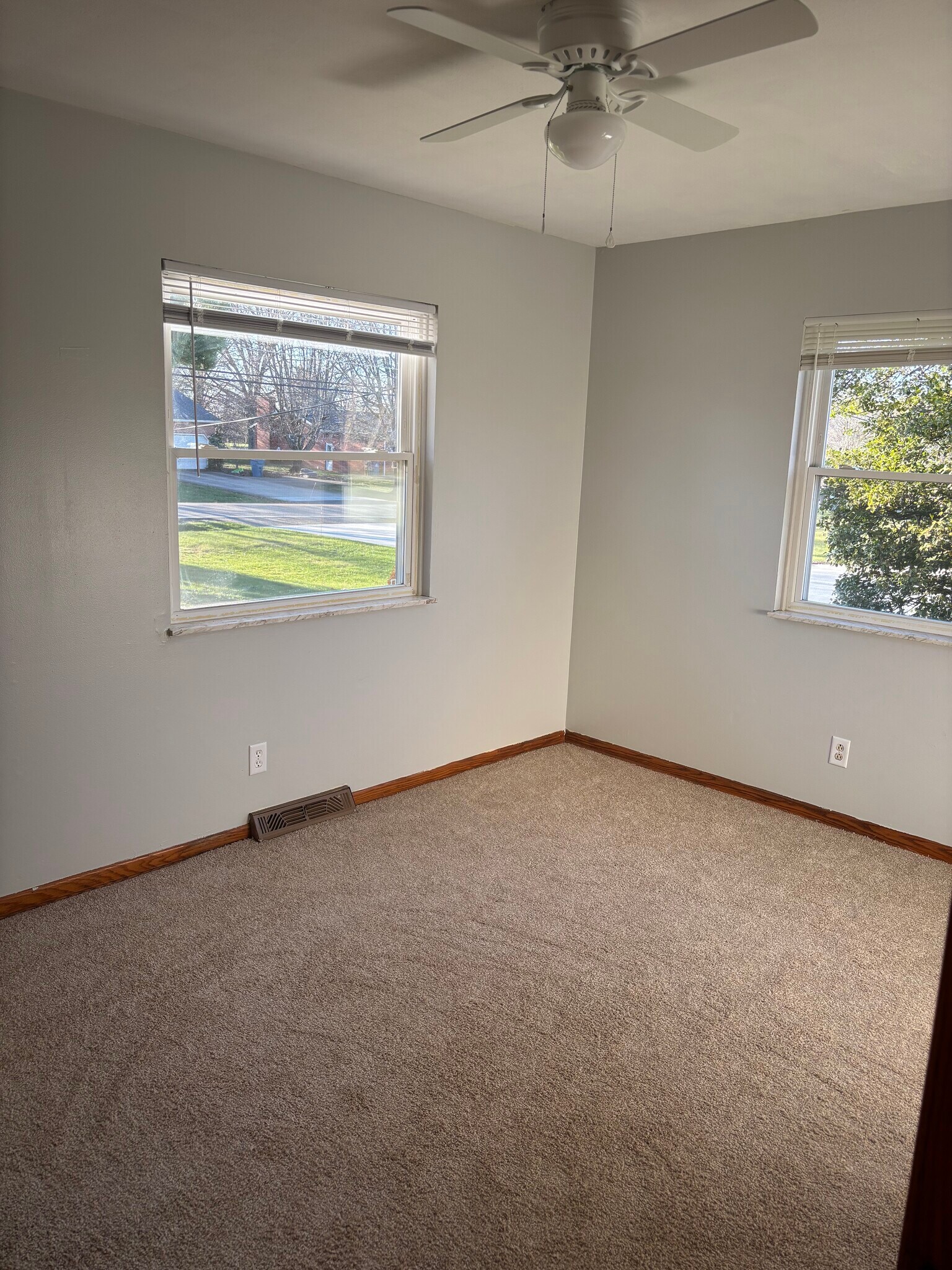 New carpet and paint - 5155 Thursby Rd