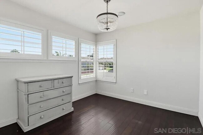 Building Photo - 561 Bayona Loop