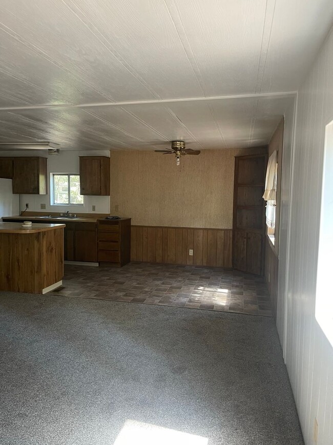 Building Photo - Upper Magalia Cute & clean 2 bed, 2 bath, storage shed, natural landscaping